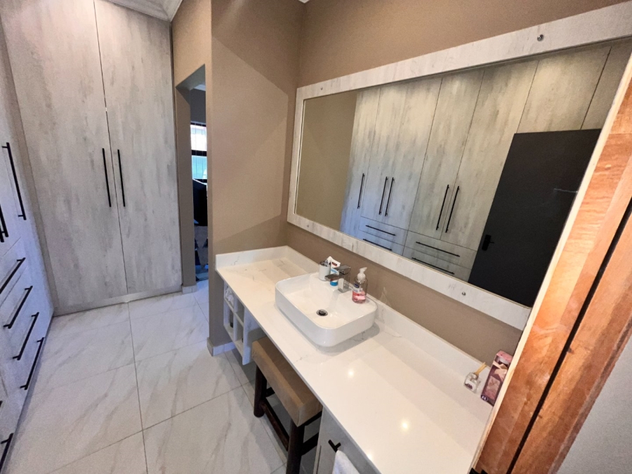 3 Bedroom Property for Sale in Wavecrest Eastern Cape